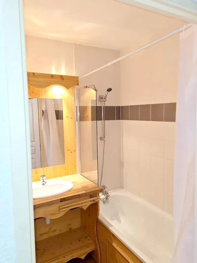 Appartement Cosy A Orelle Avec Piscine Et Balcon 26 M²